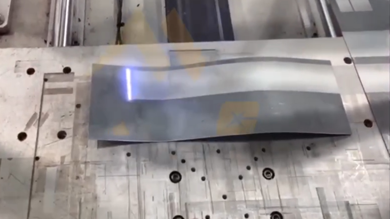 技術創新 | 翔明激光自動調焦技術領跑激光清洗行業未來